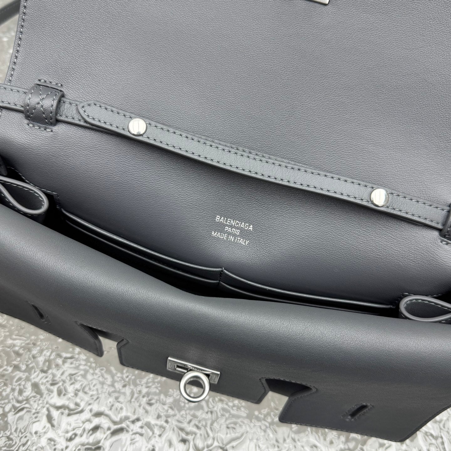 카타 / 발렌시아가  핸드백