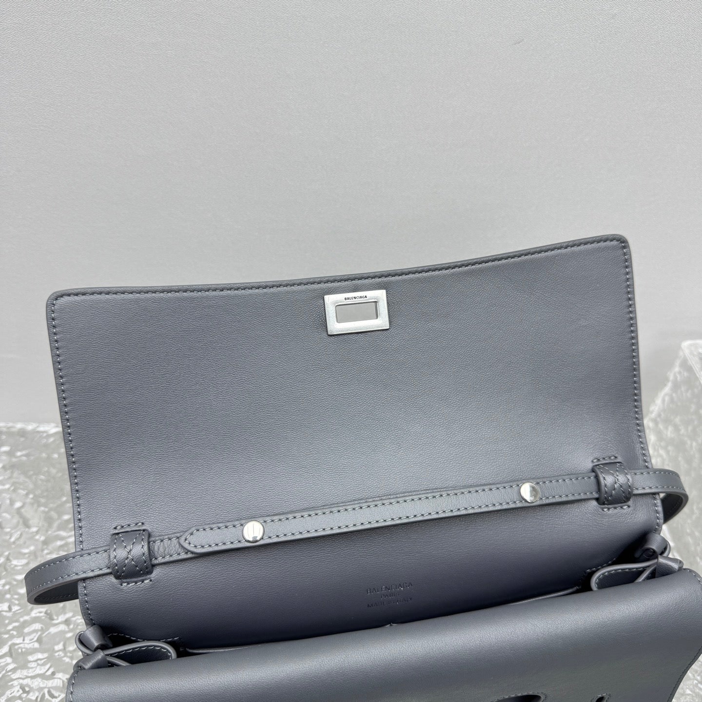 카타 / 발렌시아가  핸드백