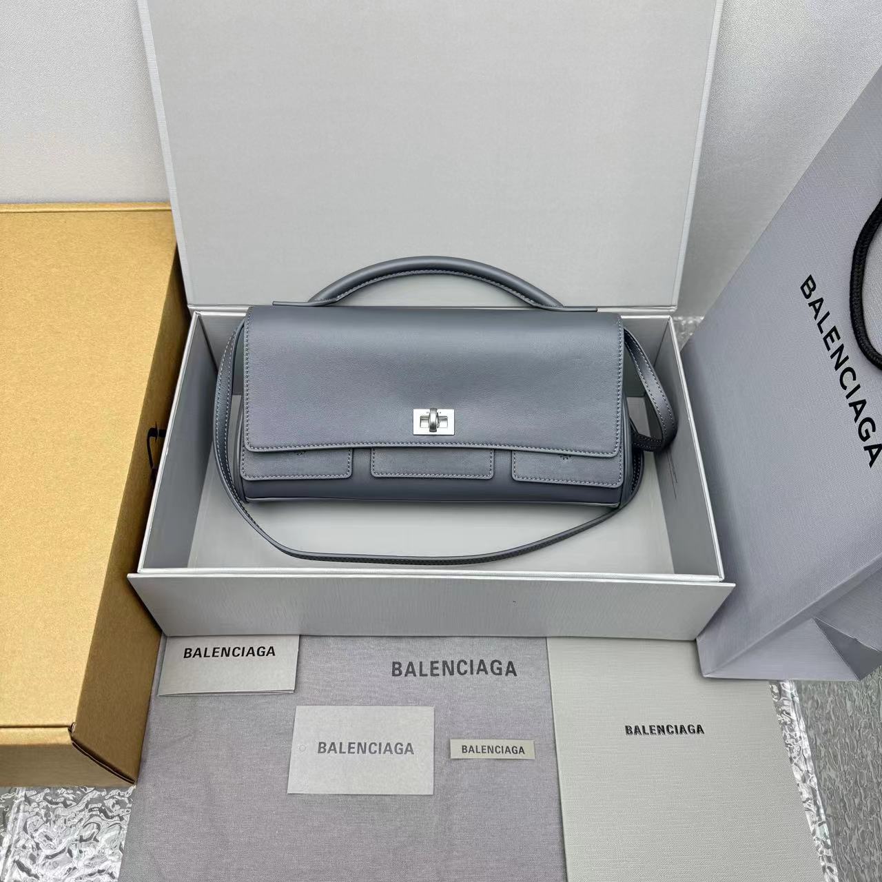 카타 / 발렌시아가  핸드백