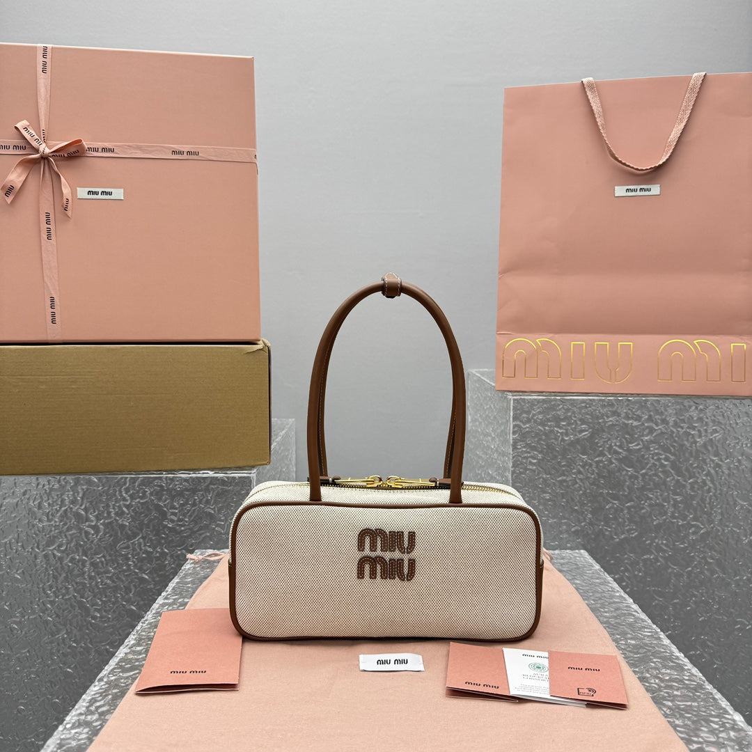 카타 / 미우미우 신형 캔버스 볼링백