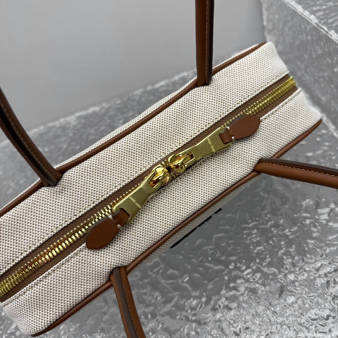 카타 / 미우미우 신형 캔버스 볼링백