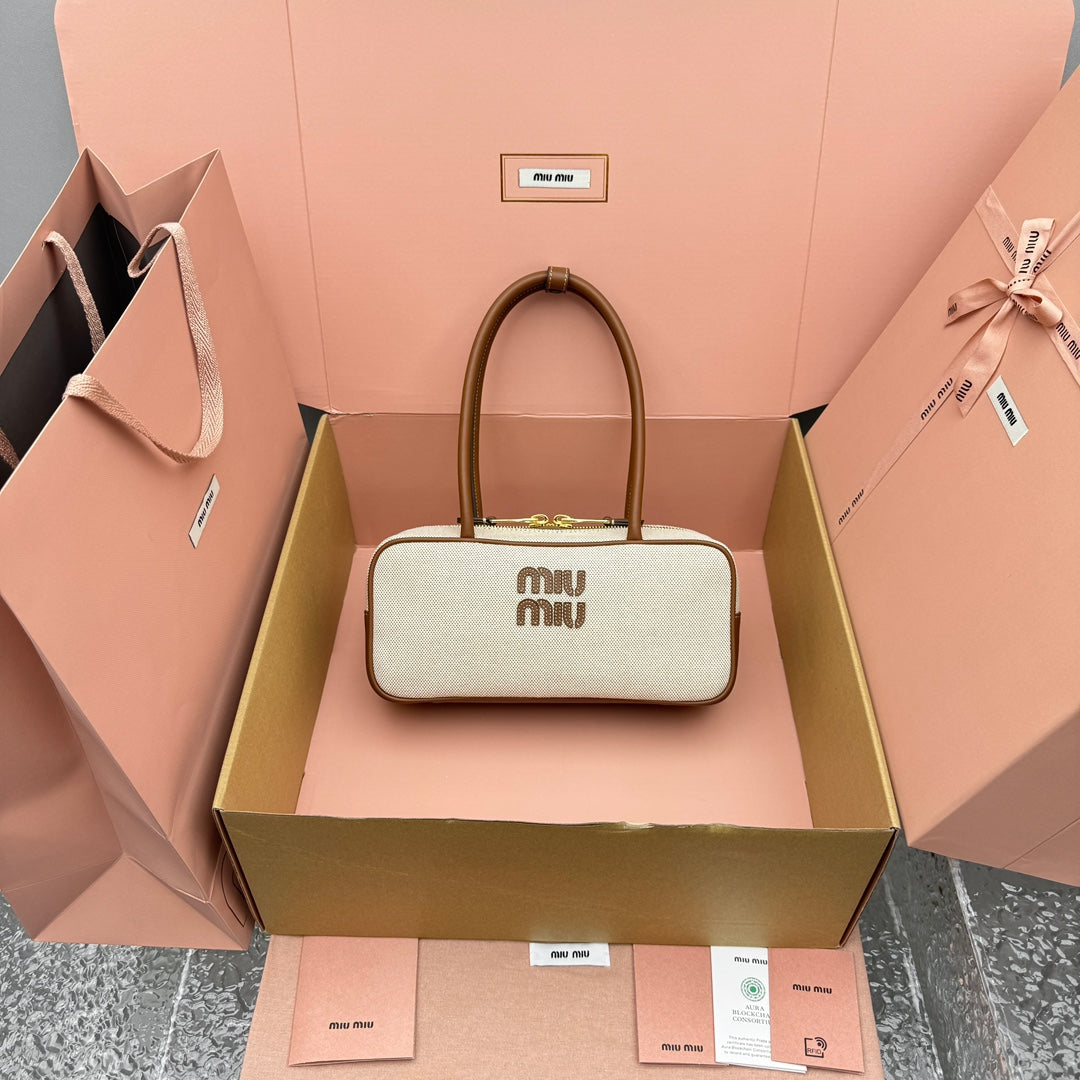 카타 / 미우미우 신형 캔버스 볼링백