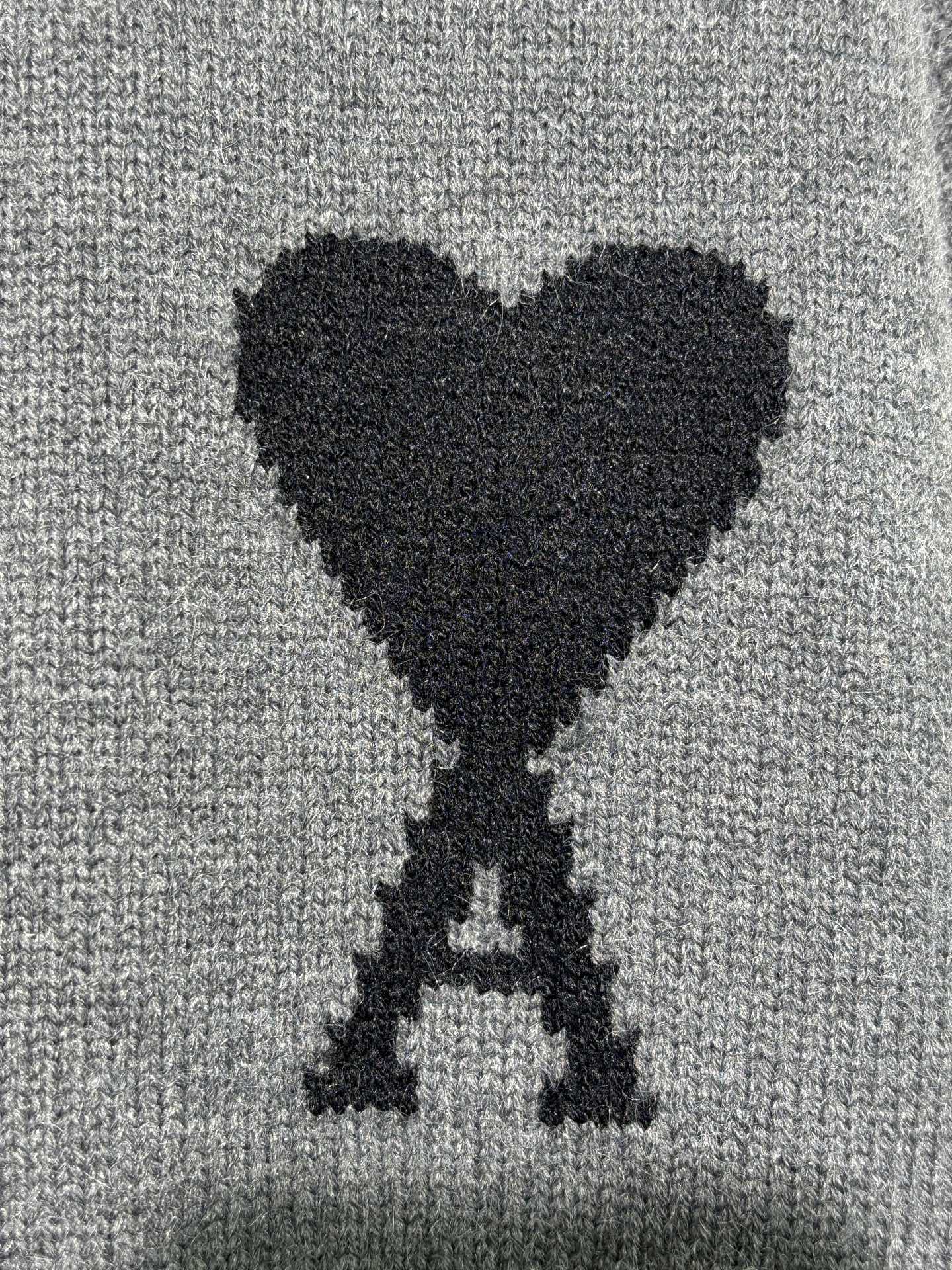 체인2호 / 아미 하트 로고 니트 가디건