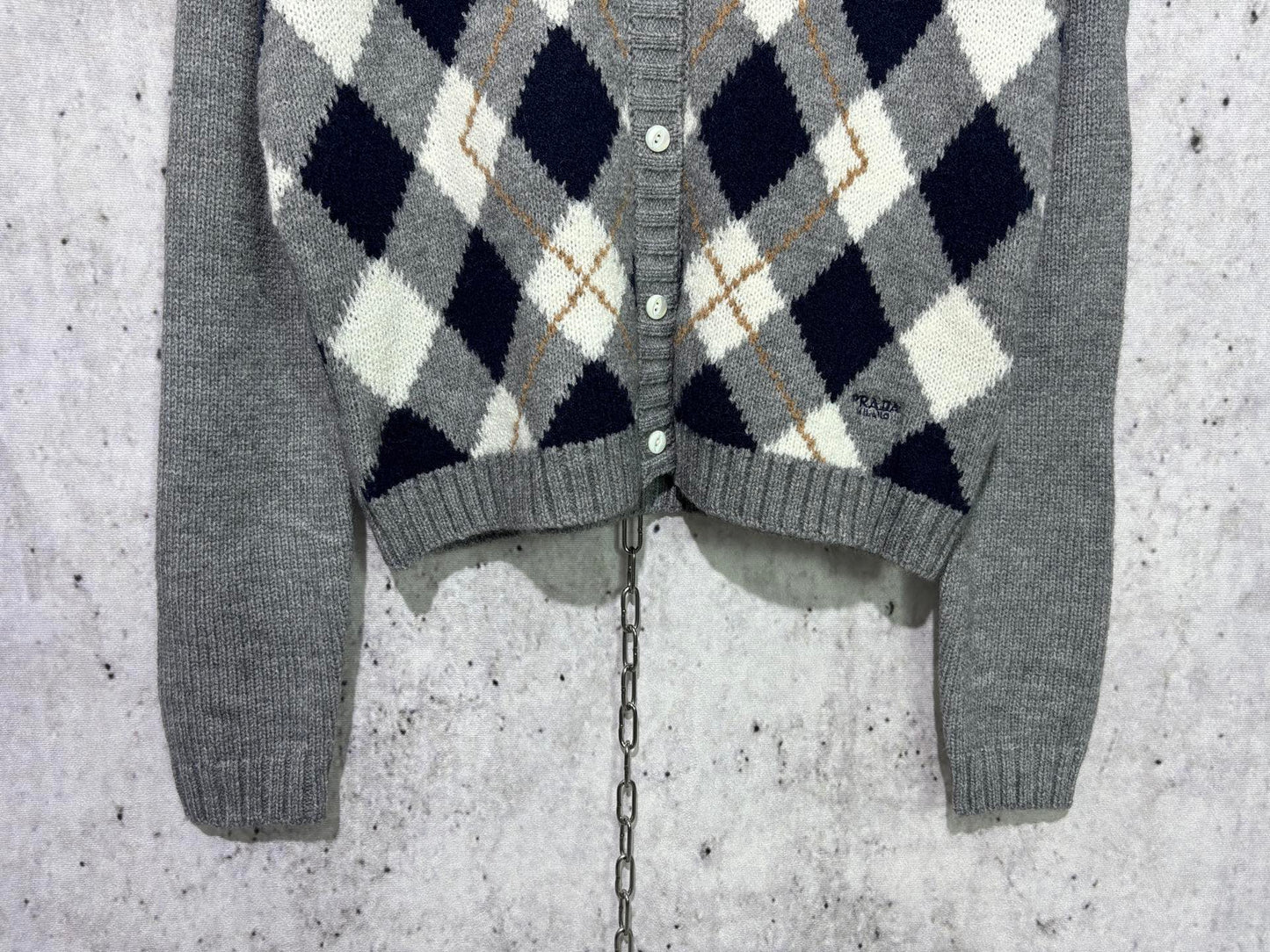 체인2호 / 프라다 라운드넥 니트 가디건