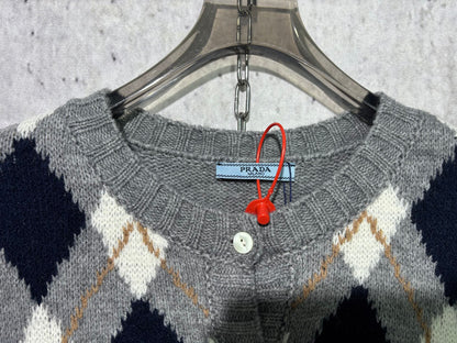 체인2호 / 프라다 라운드넥 니트 가디건