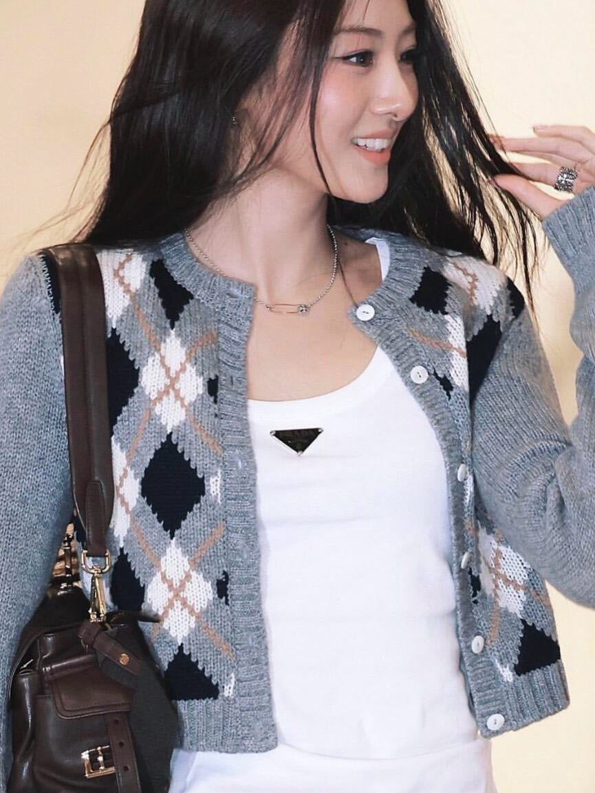 체인2호 / 프라다 라운드넥 니트 가디건