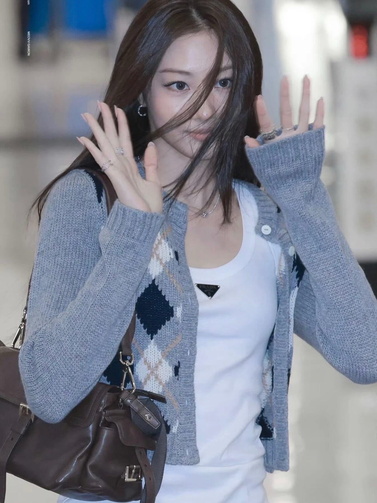 체인2호 / 프라다 라운드넥 니트 가디건