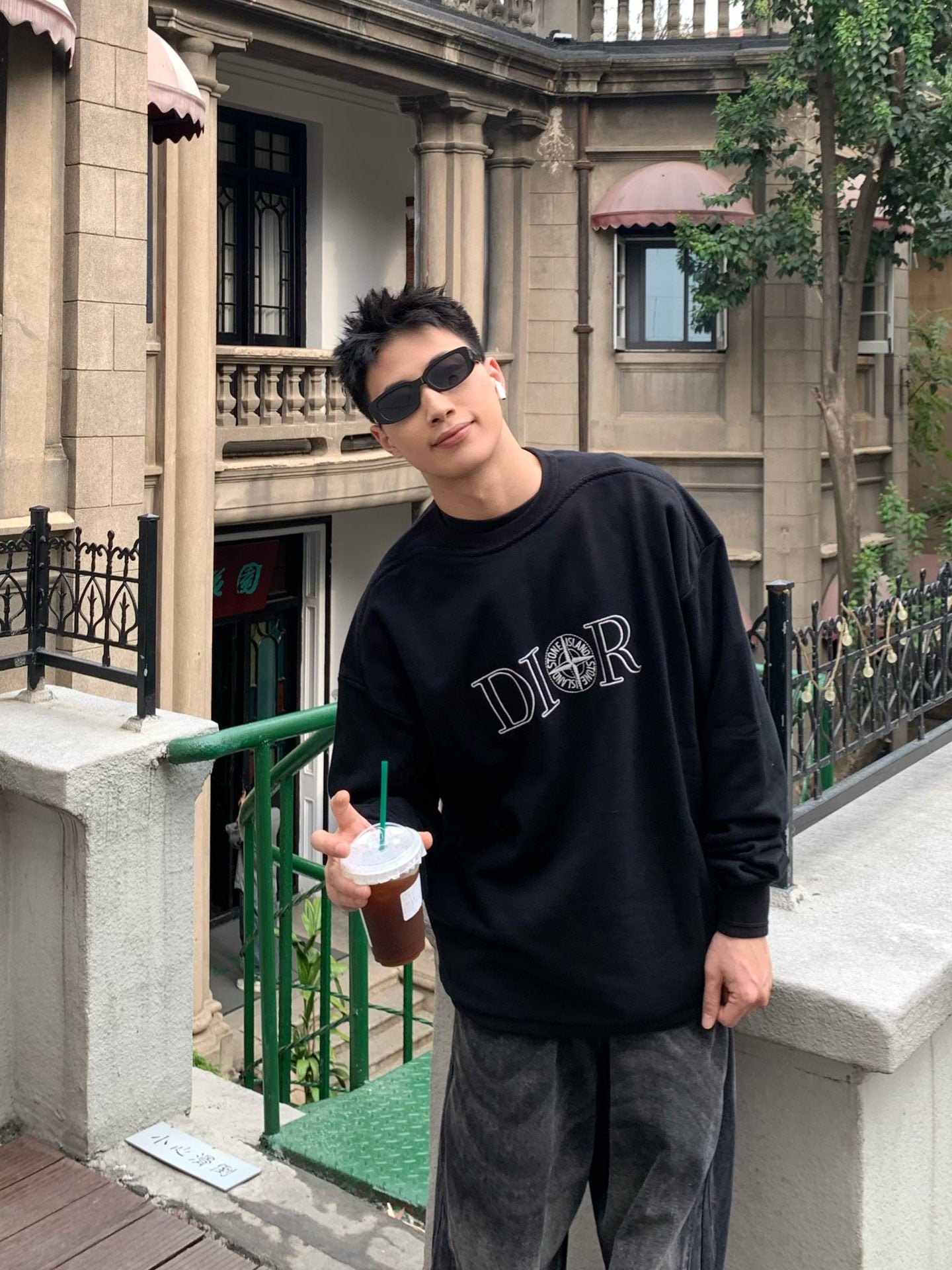 BVG / 디올 후드티