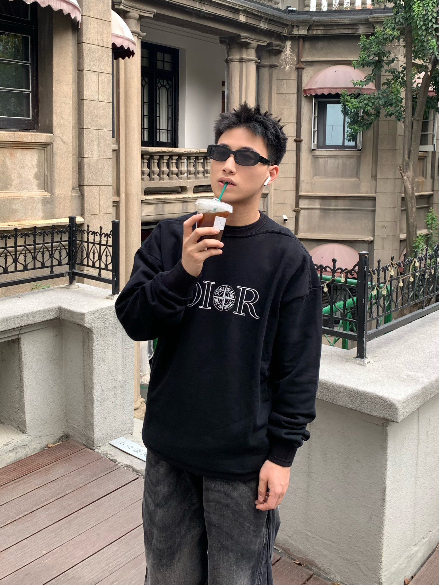 BVG / 디올 후드티