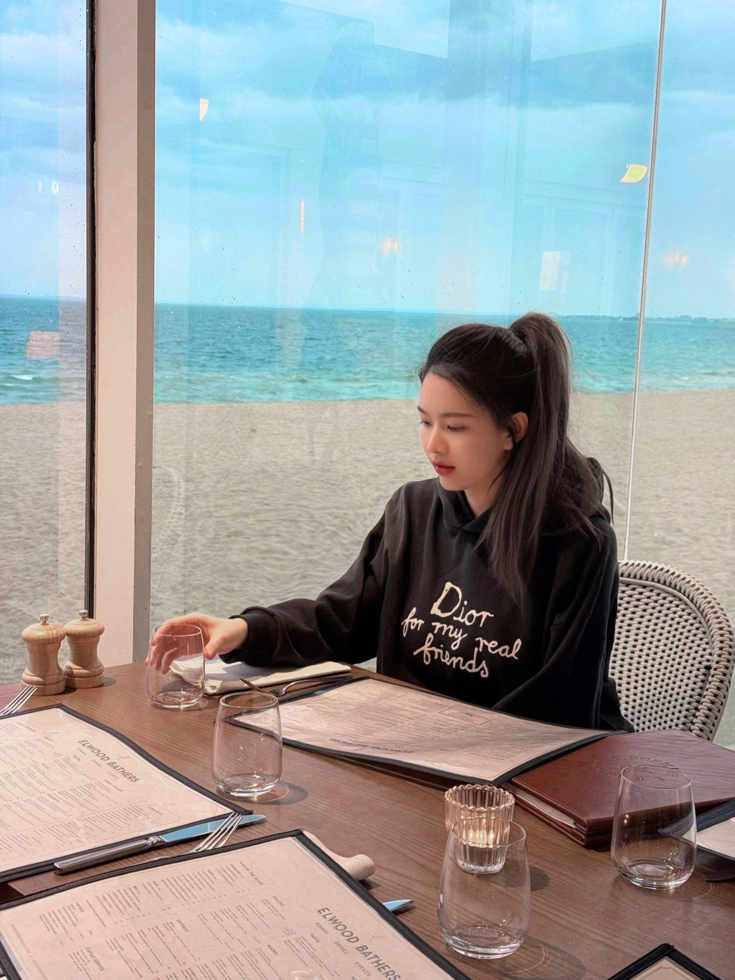 BVG / 디올 후드티