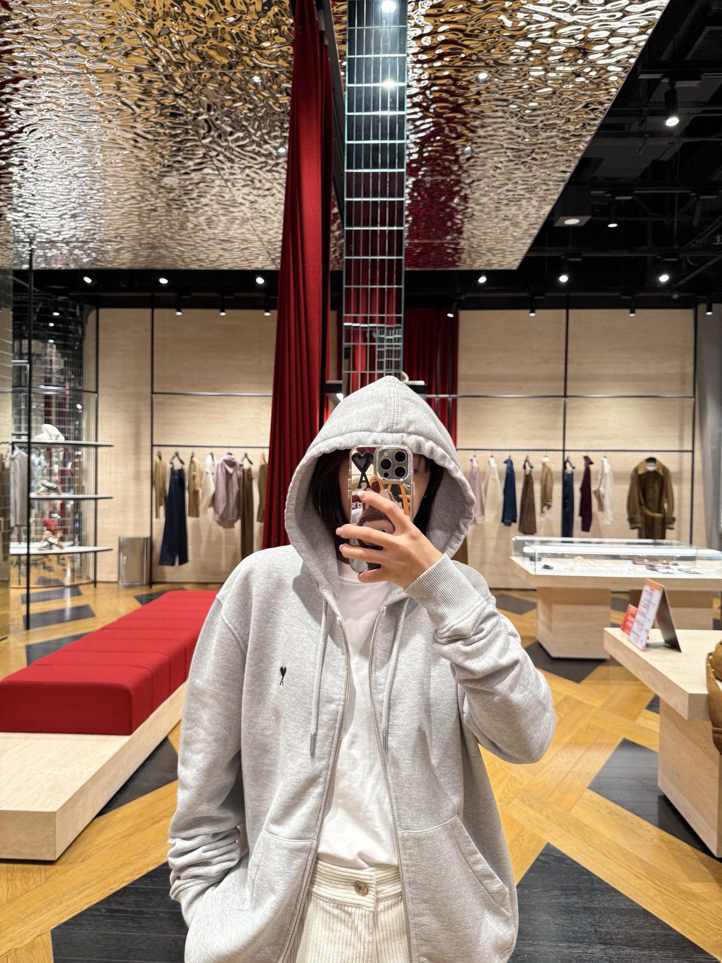 BVG / 아미 후드티