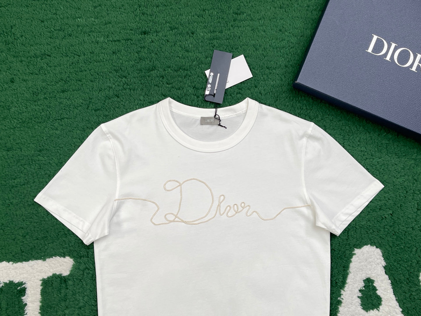 BVG / 디올 반팔티