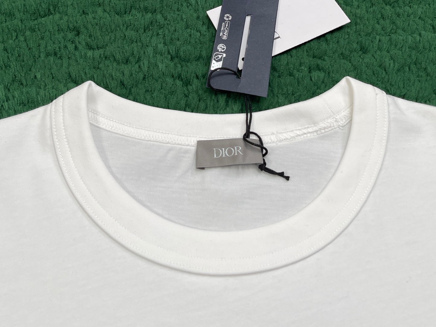 BVG / 디올 반팔티