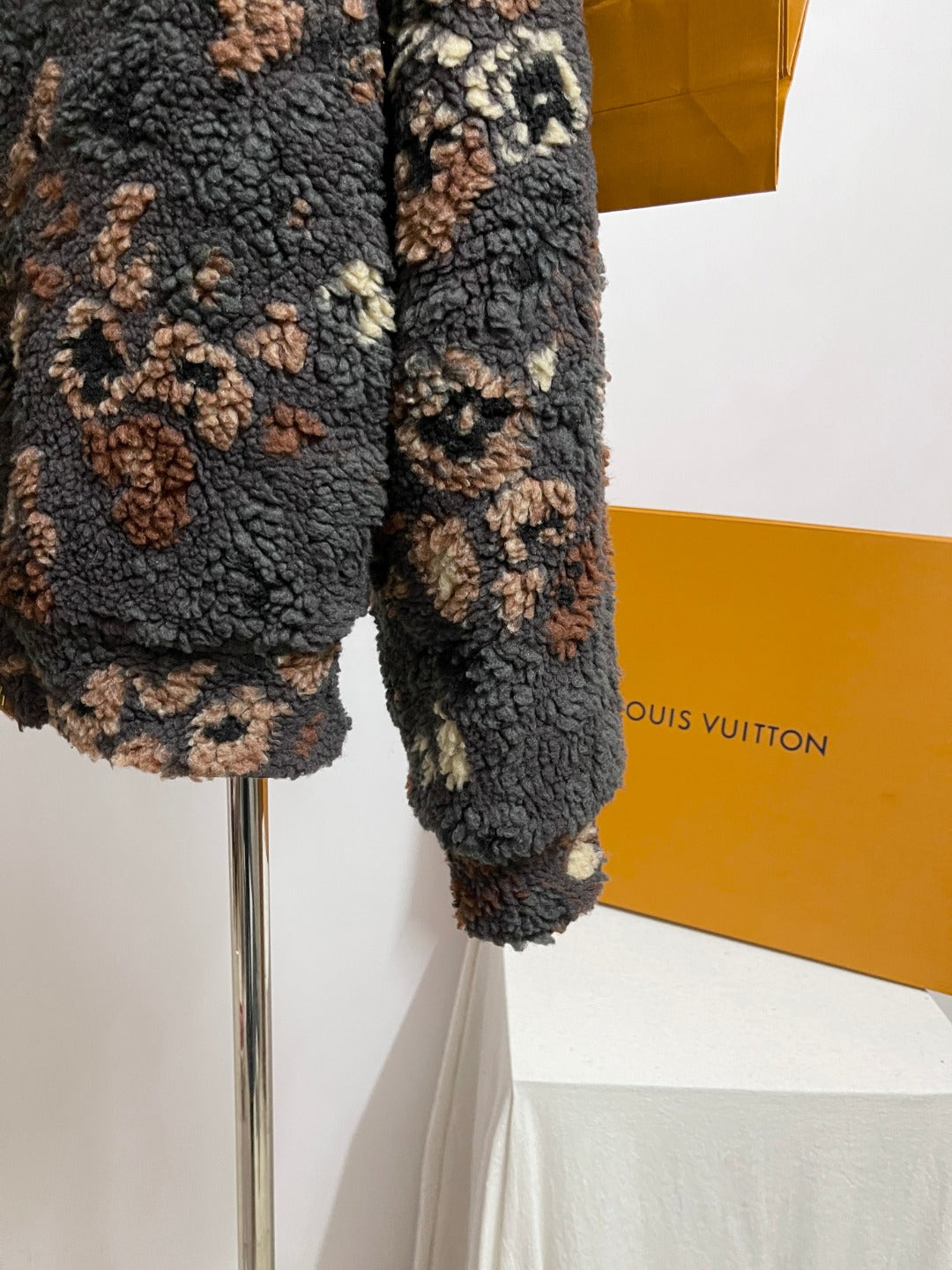 BVG / 루이비통 양면 재킷 코트