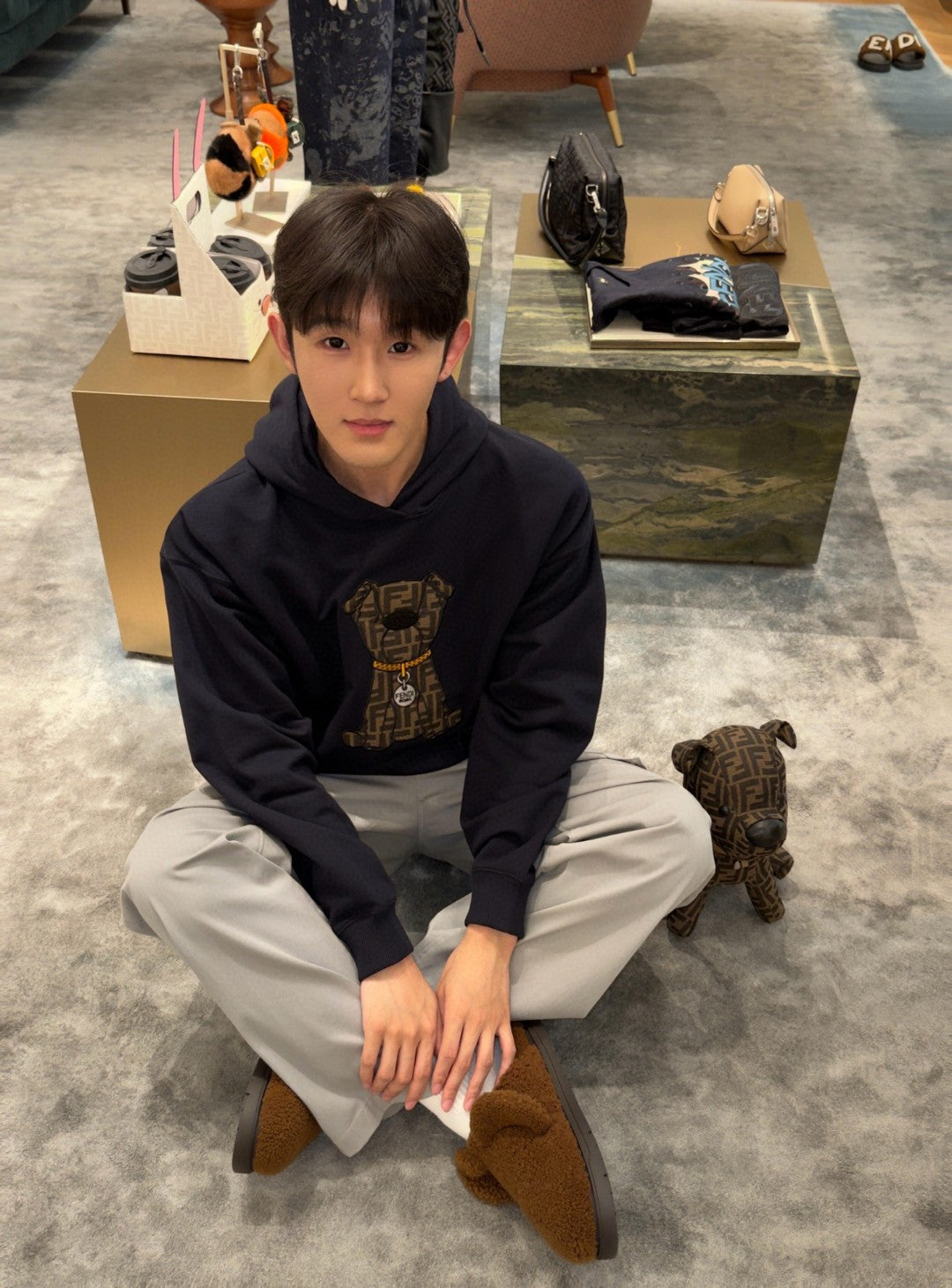 BVG / 펜디 후드티