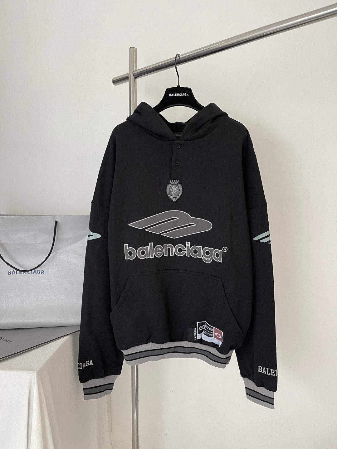 BVG / 발렌시아가 후드티