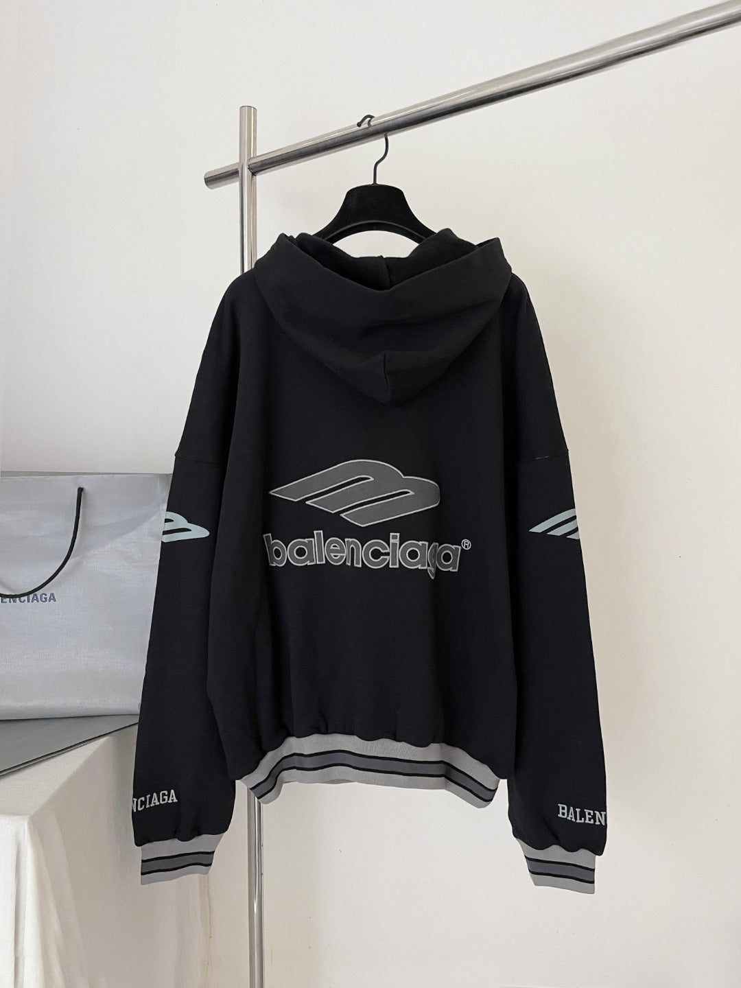 BVG / 발렌시아가 후드티