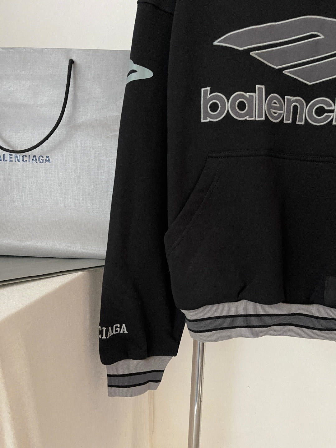 BVG / 발렌시아가 후드티