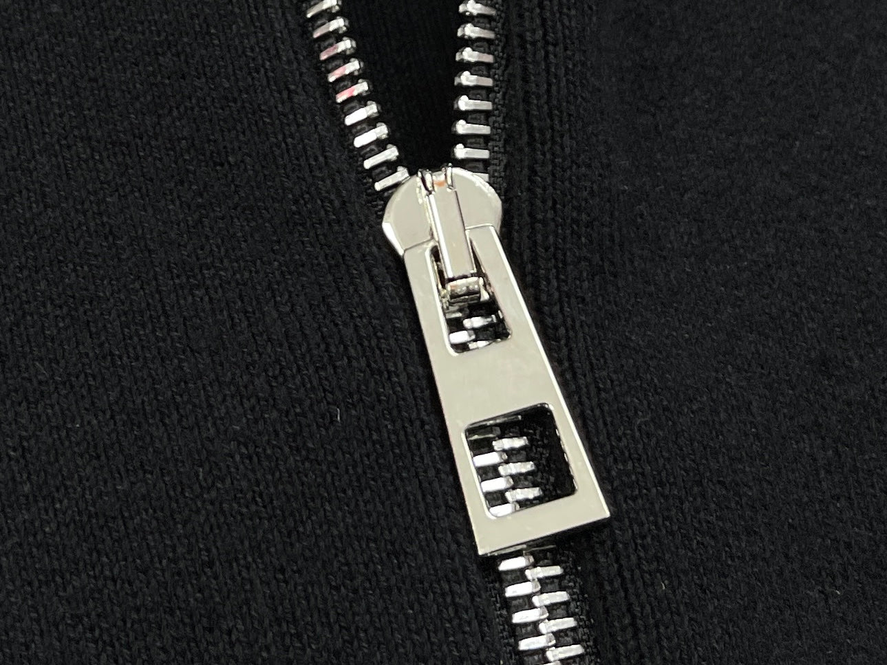 BVG / 로에베 울 후드티