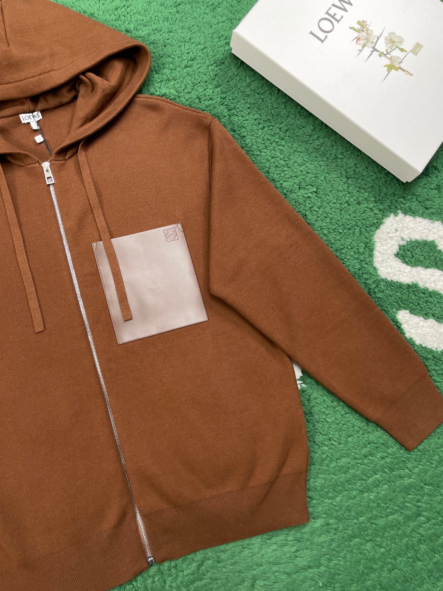 BVG / 로에베 울 후드티