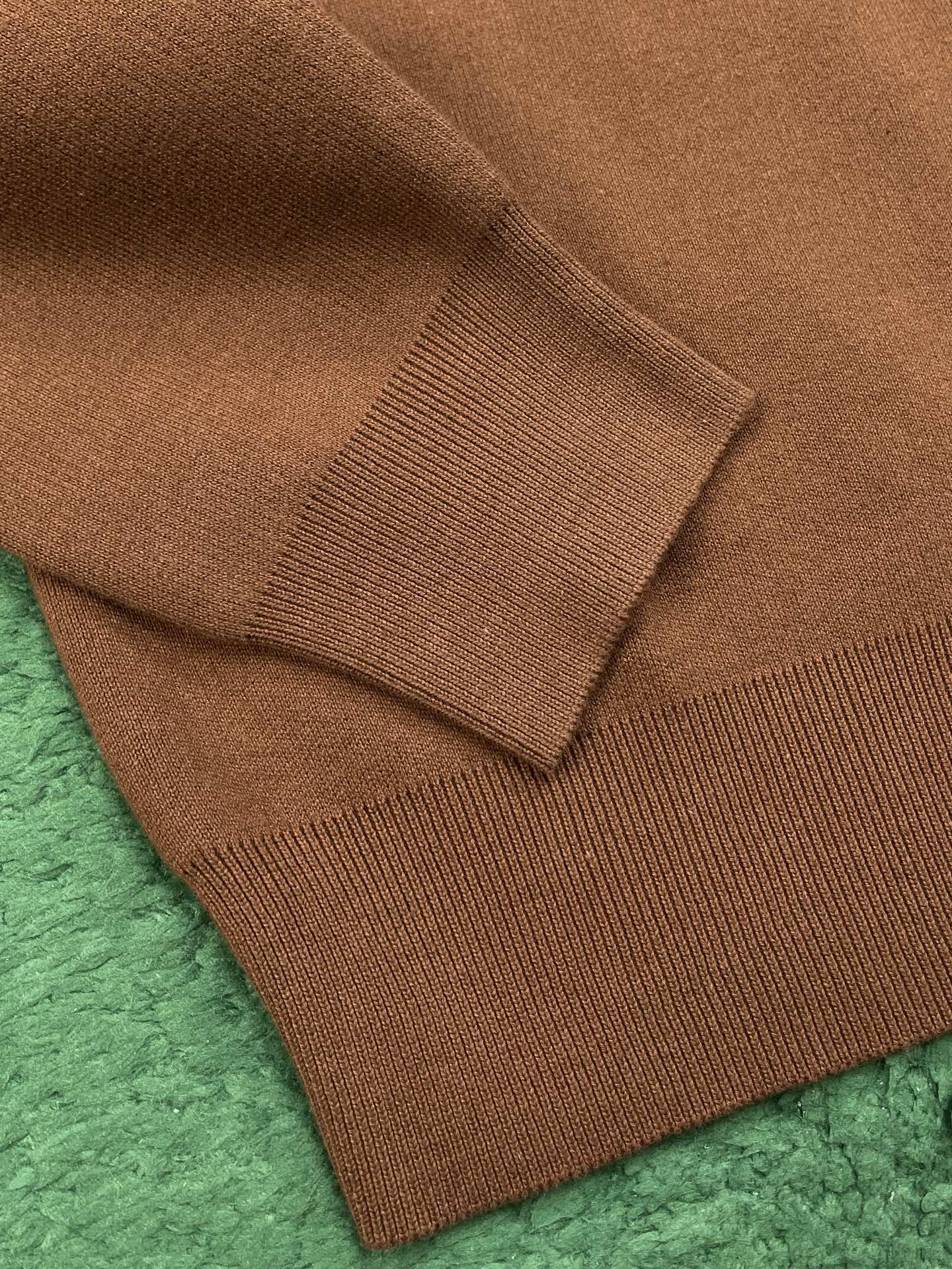 BVG / 로에베 울 후드티