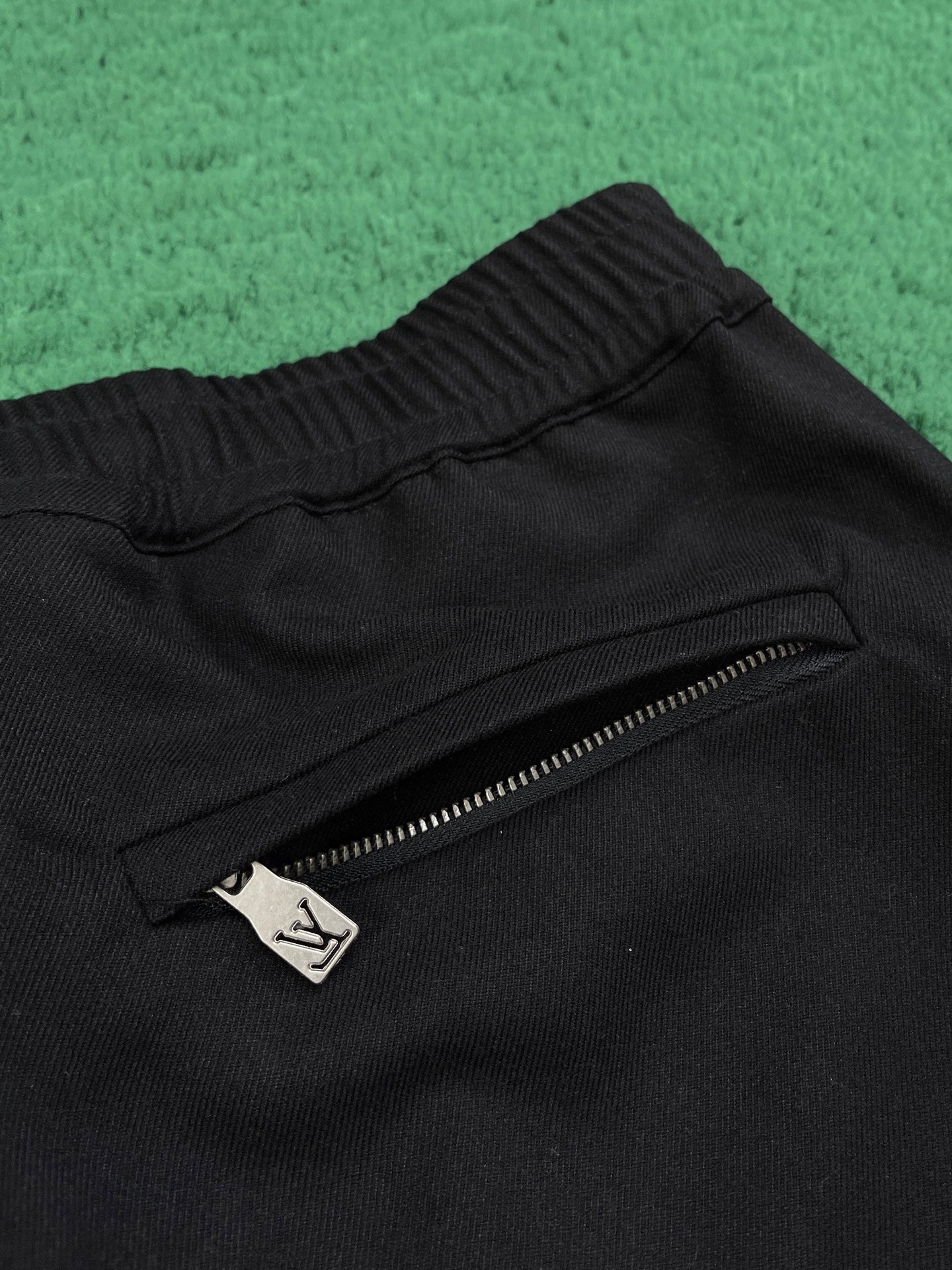 BVG / 루이비통 세트 바지