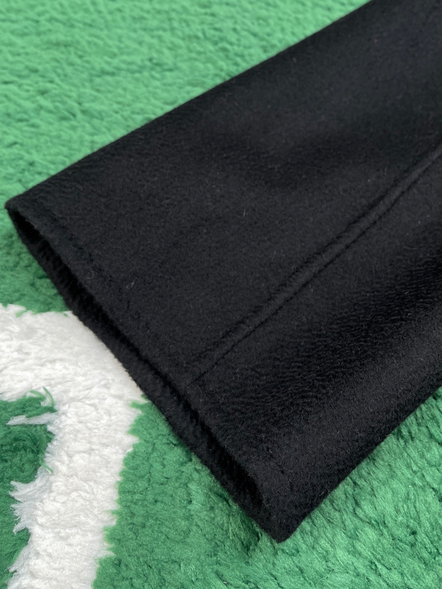 BVG / 루이비통 세트 바지