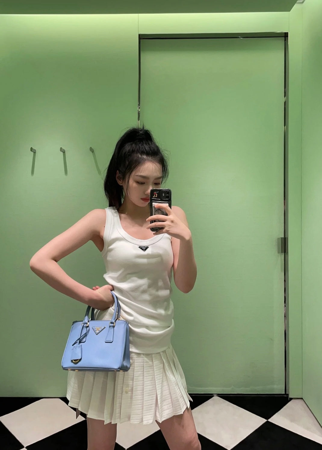 TJ셀러  / 프라다 탱크탑